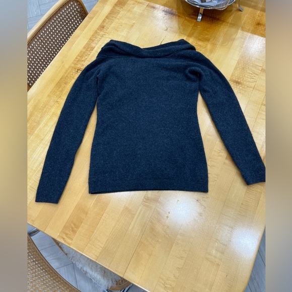 Dark grey off shoulder cashmere sweater (with stretch) - Picture 2 of 3